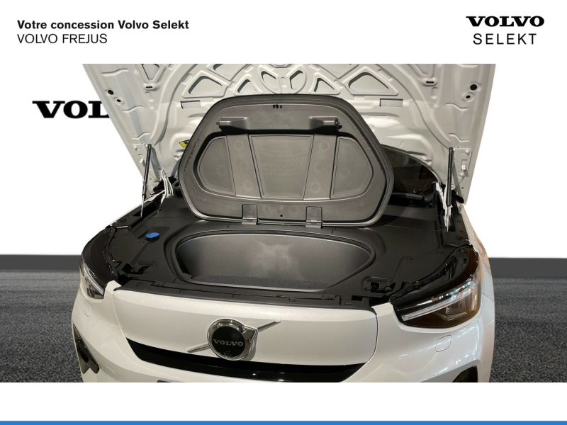 Photo 19 de l’annonce de VOLVO XC40 d’occasion à vendre à Fréjus