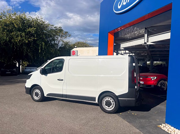 RENAULT Trafic Fg L1H1 2T8 2.0 Blue dCi 150ch Grand Confort - Vue 4