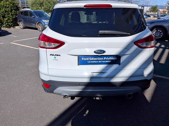 FORD Kuga 2.0 TDCi 150ch Titanium 4x4 PowerShift - Vue 4