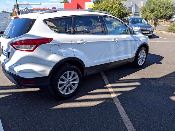FORD Kuga 2.0 TDCi 150ch Titanium 4x4 PowerShift - Miniature 5