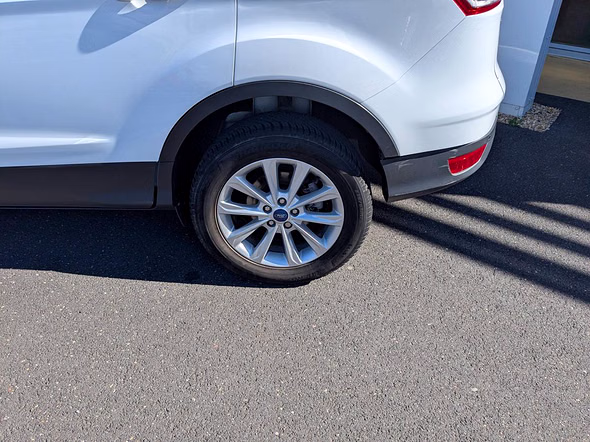 FORD Kuga 2.0 TDCi 150ch Titanium 4x4 PowerShift - Miniature 6