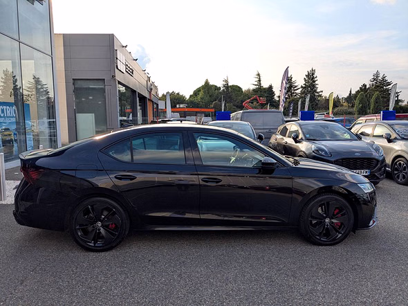 SKODA Octavia 2.0 TSI 245ch RS DSG7 - Vue 3