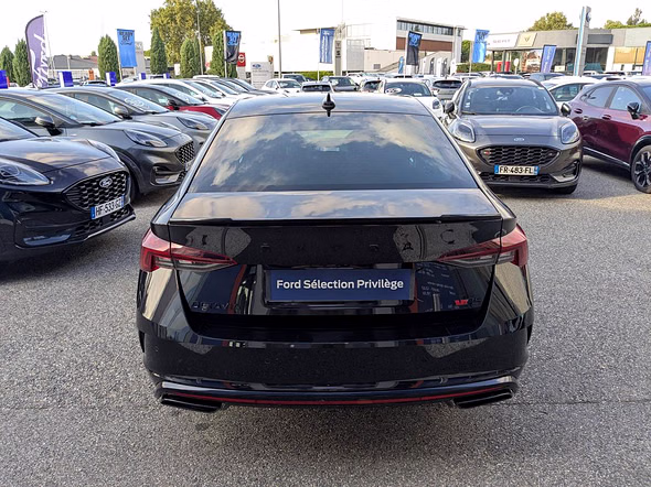 SKODA Octavia 2.0 TSI 245ch RS DSG7 - Vue 4