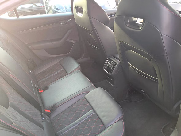 SKODA Octavia 2.0 TSI 245ch RS DSG7 - Miniature 10