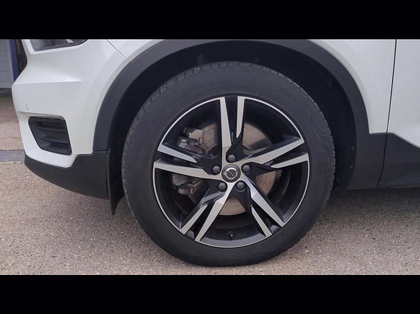 VOLVO XC40 T5 Twin Engine 180 + 82ch R-Design DCT 7 - Miniature 20