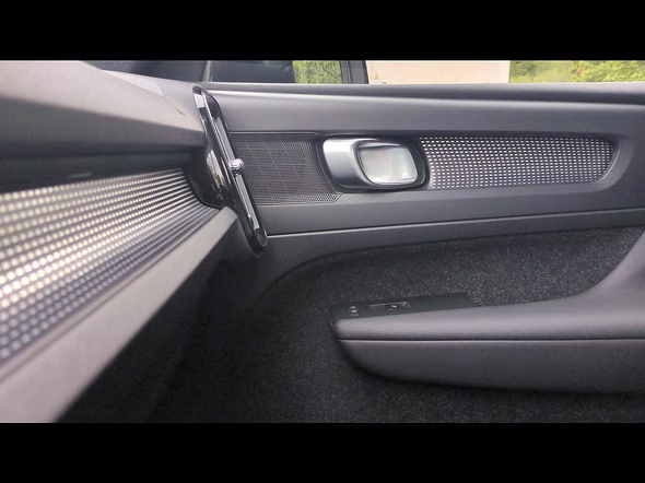 VOLVO XC40 T5 Twin Engine 180 + 82ch R-Design DCT 7 - Miniature 28