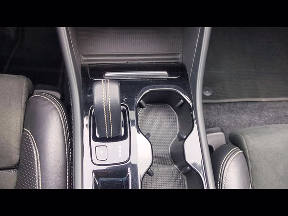VOLVO XC40 T5 Twin Engine 180 + 82ch R-Design DCT 7 - Miniature 29