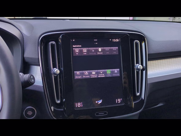 VOLVO XC40 T5 Recharge 180 + 82ch Start DCT 7 - Miniature 32