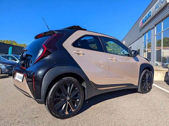 TOYOTA Aygo X 1.0 VVT-i 72ch Air Design MY23 - Vue 2