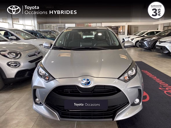 TOYOTA Yaris 116h Dynamic Business 5p + Programme Beyond Zero Academy MY22 - Vue 3