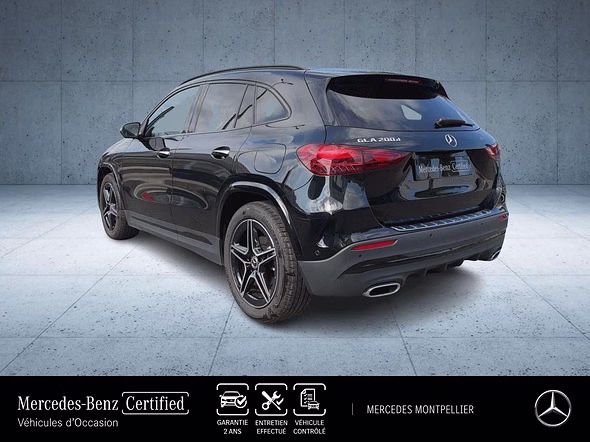 MERCEDES-BENZ GLA 200 d 150ch AMG Line 8G-DCT - Vue 3