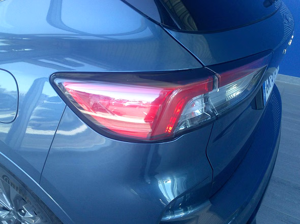 FORD Kuga 2.5 Duratec 190ch FHEV E85 ST-Line X BVA - Vue 3