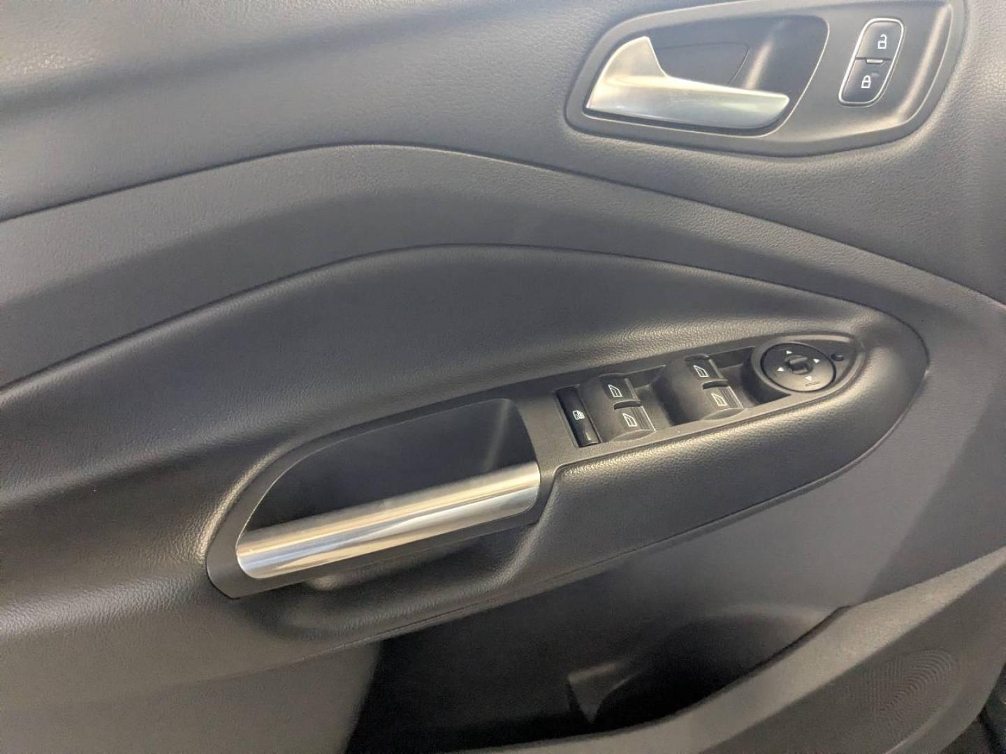 FORD Kuga 2.0 TDCi 180ch Stop&Start ST-Line 4x4 Powershift Euro6.2 - Photo 9