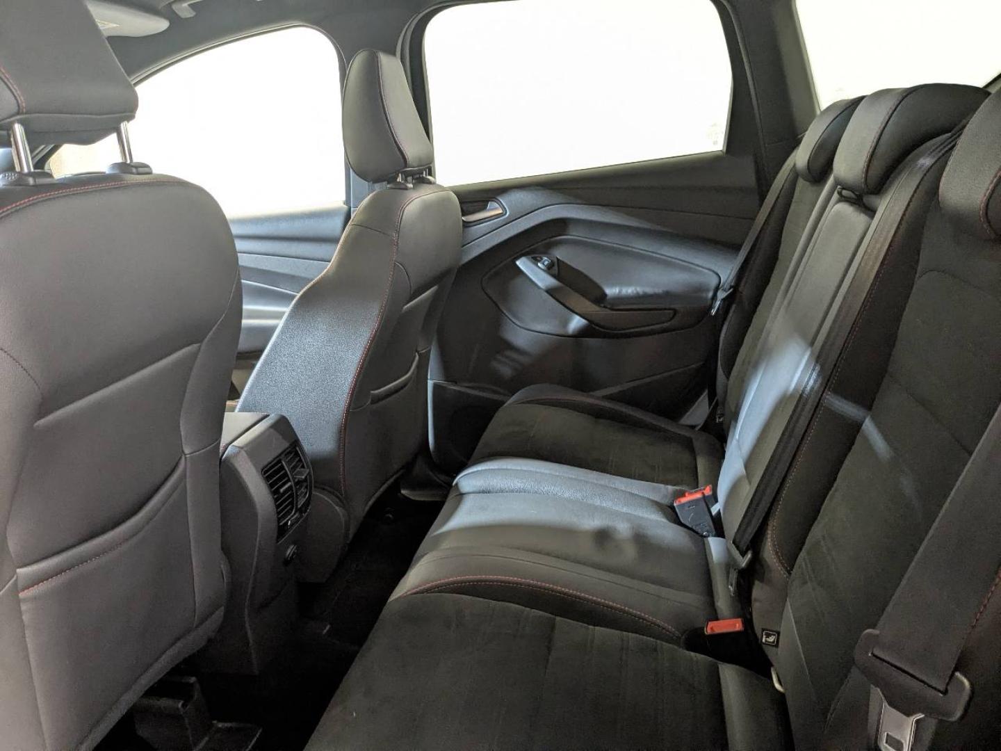 FORD Kuga 2.0 TDCi 180ch Stop&Start ST-Line 4x4 Powershift Euro6.2 - Photo 13
