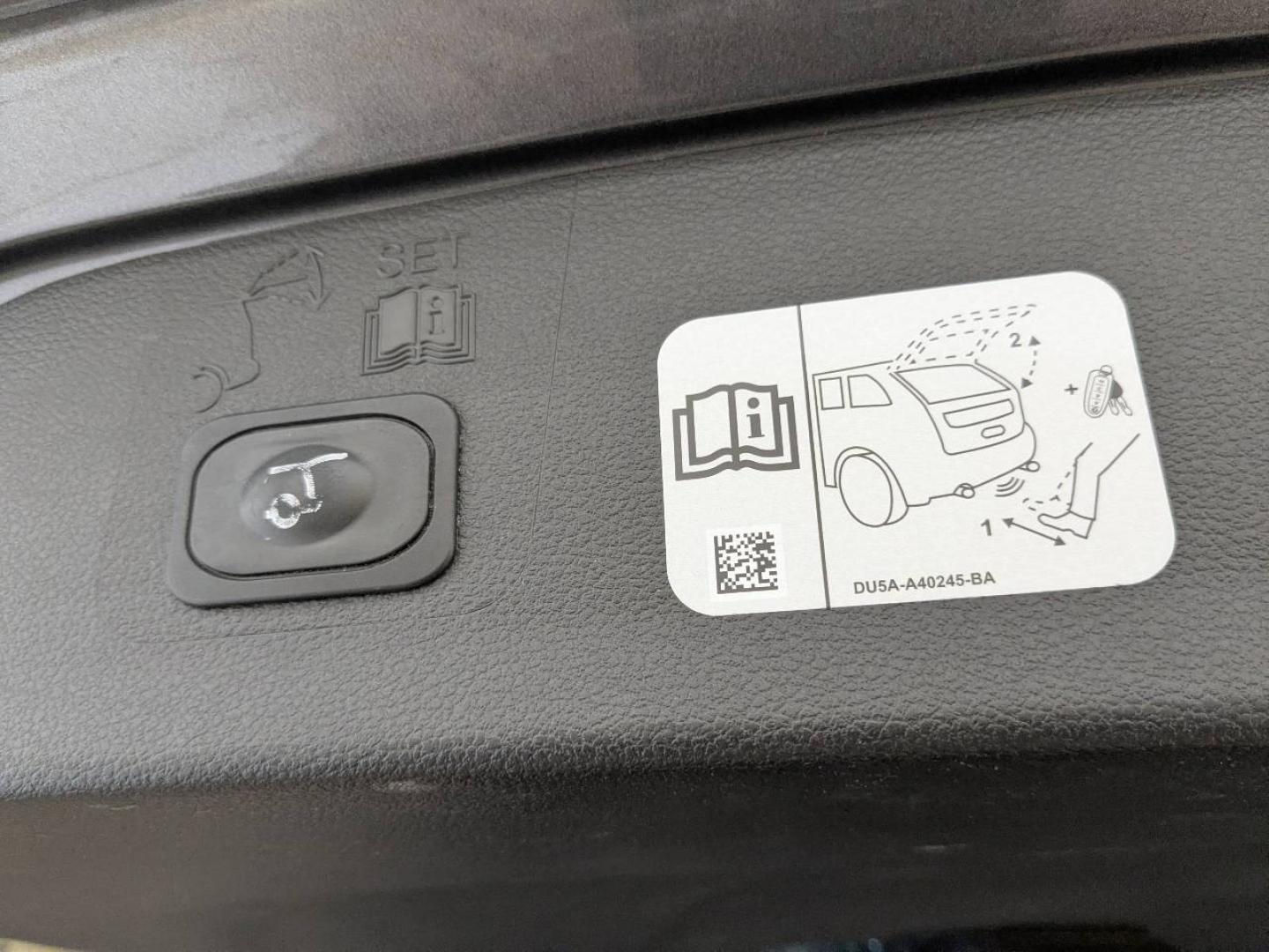 FORD Kuga 2.0 TDCi 180ch Stop&Start ST-Line 4x4 Powershift Euro6.2 - Photo 17