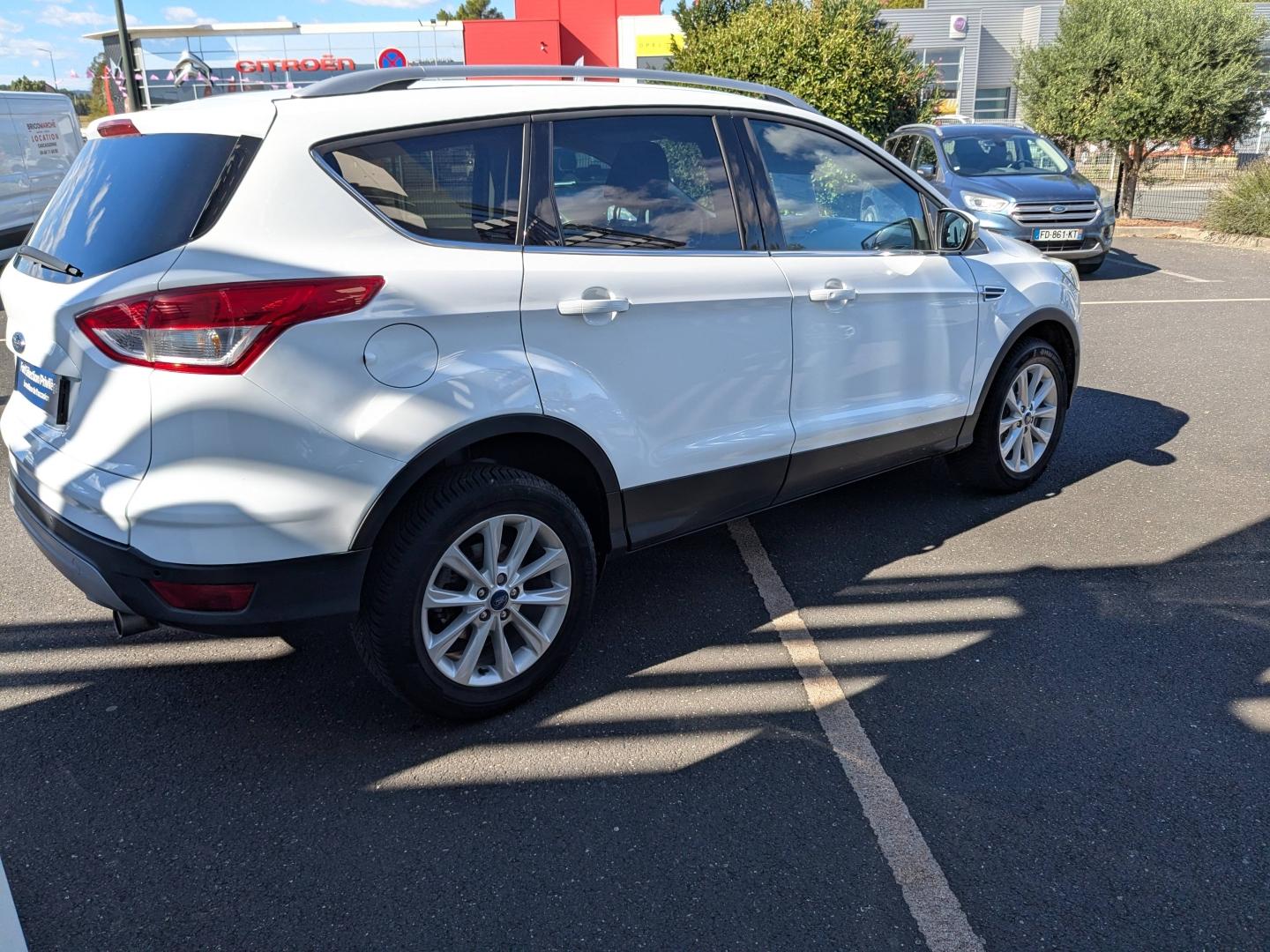 FORD Kuga 2.0 TDCi 150ch Titanium 4x4 PowerShift - Photo 5