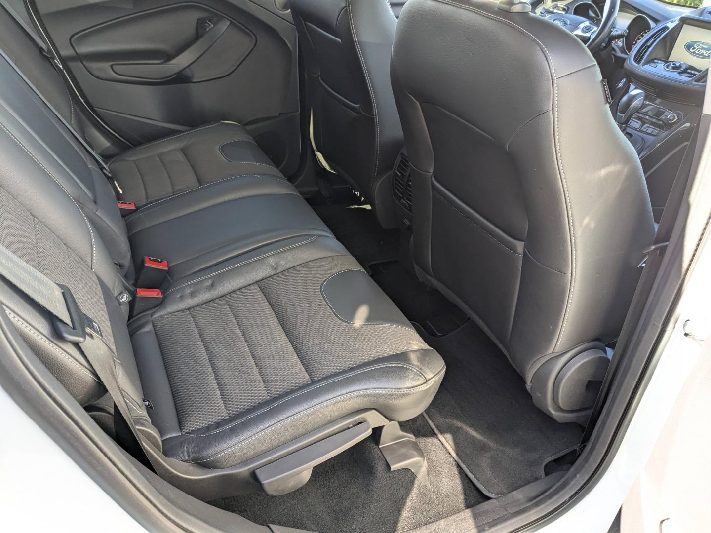 FORD Kuga 2.0 TDCi 150ch Titanium 4x4 PowerShift - Photo 16
