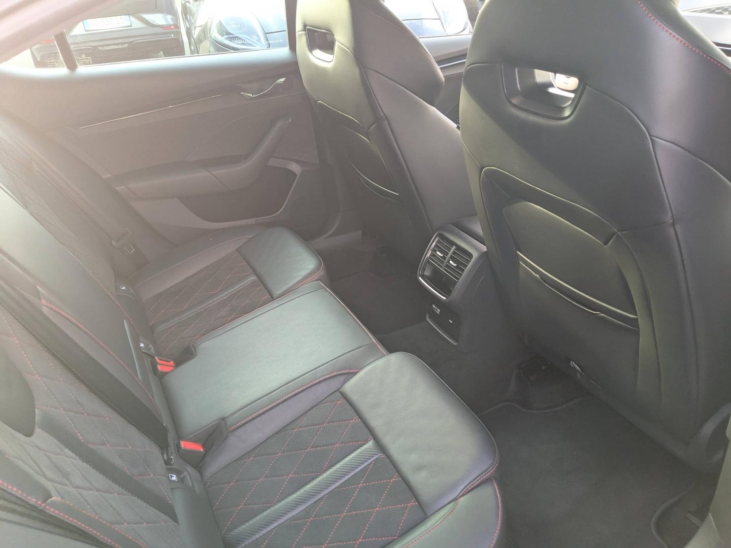 SKODA Octavia 2.0 TSI 245ch RS DSG7 - Photo 10