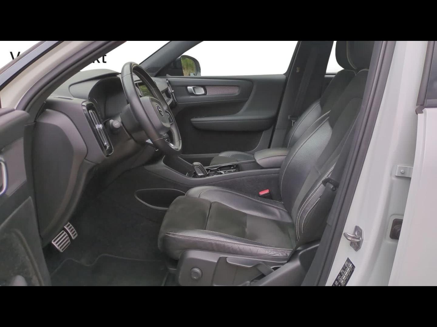 VOLVO XC40 T5 Twin Engine 180 + 82ch R-Design DCT 7 - Photo 9