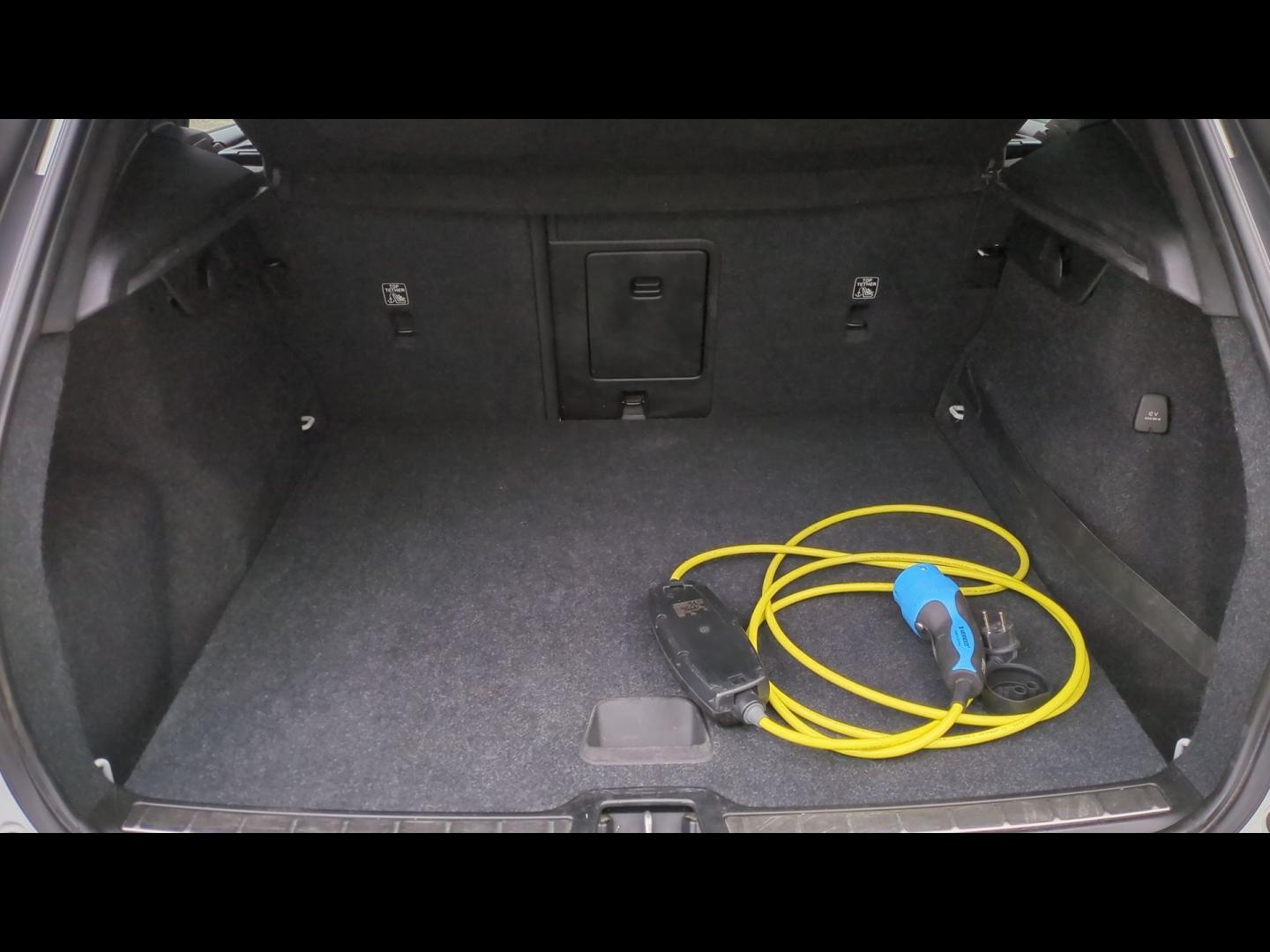 VOLVO XC40 T5 Twin Engine 180 + 82ch R-Design DCT 7 - Photo 11