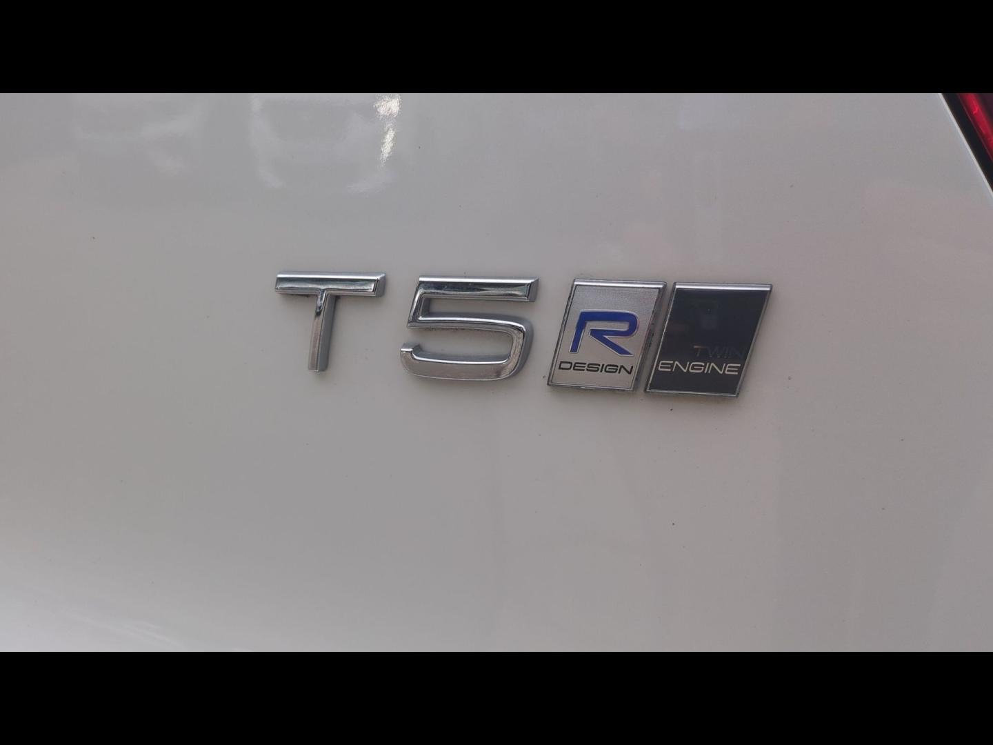VOLVO XC40 T5 Twin Engine 180 + 82ch R-Design DCT 7 - Photo 14