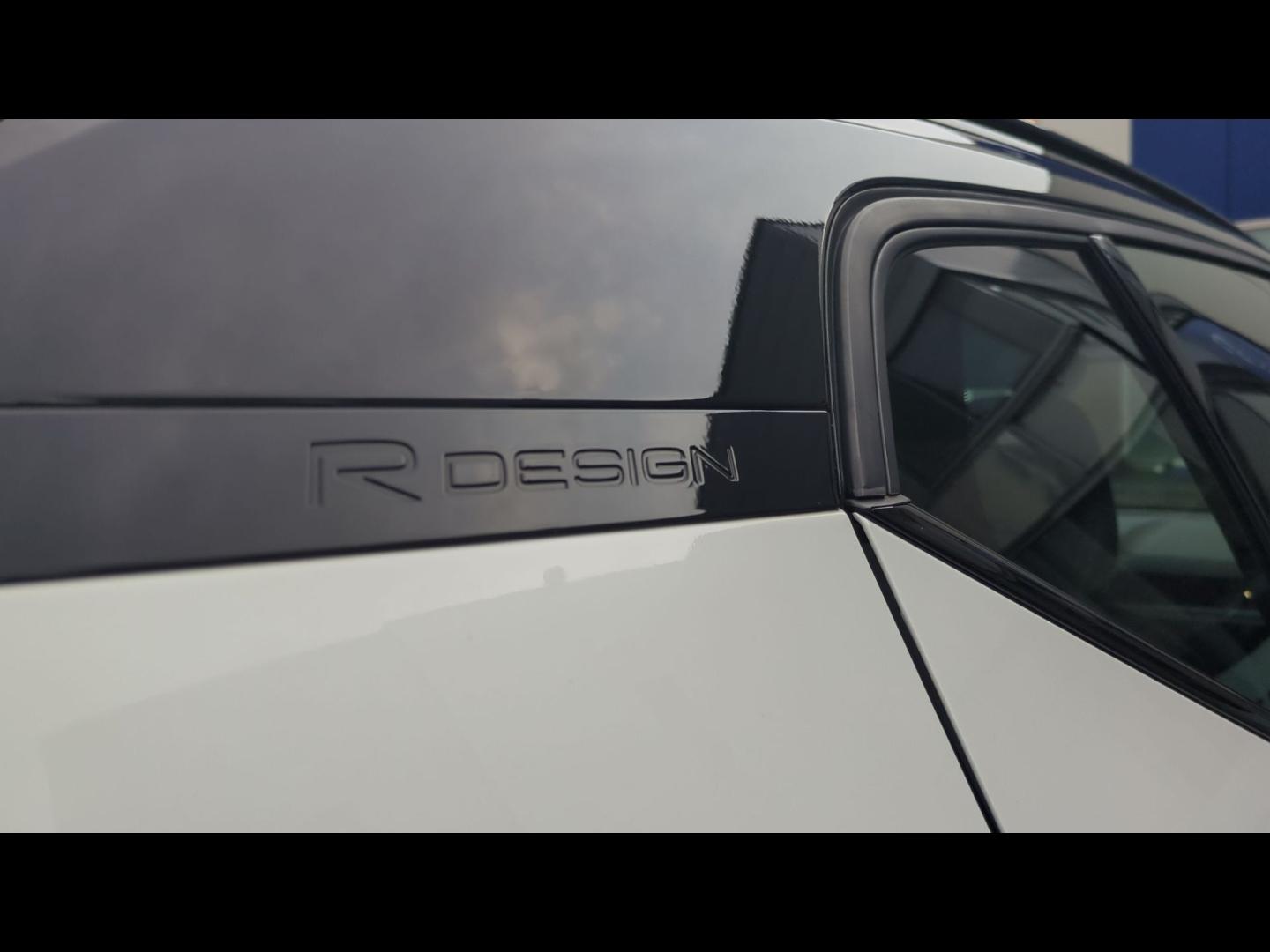 VOLVO XC40 T5 Twin Engine 180 + 82ch R-Design DCT 7 - Photo 16