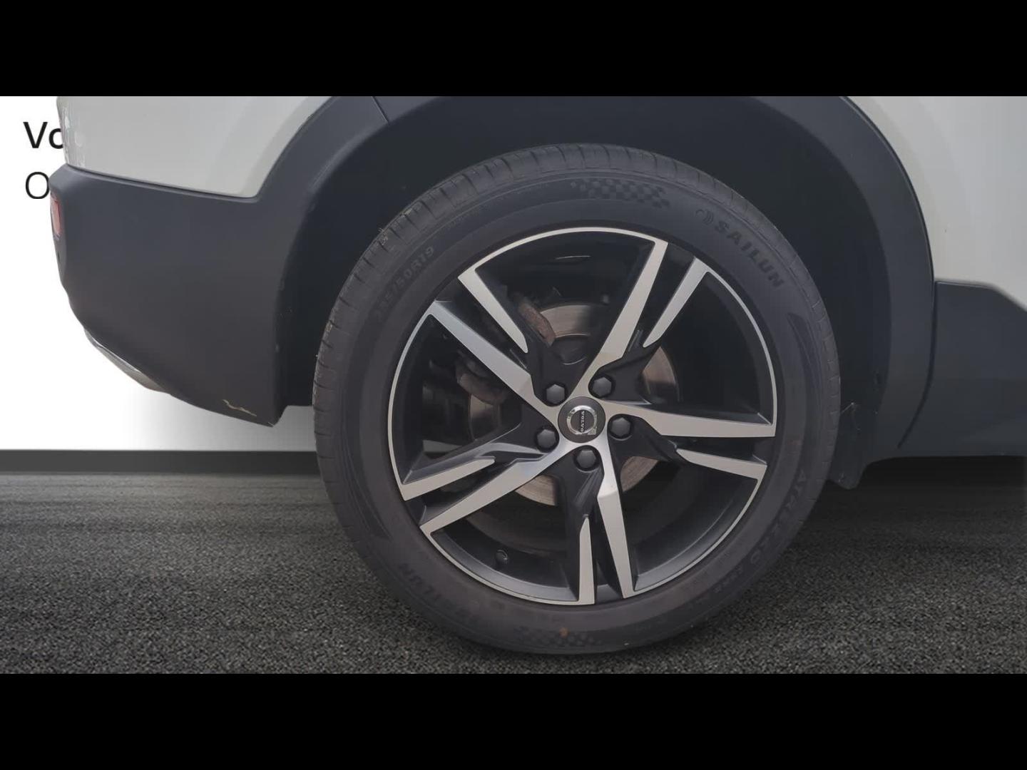 VOLVO XC40 T5 Twin Engine 180 + 82ch R-Design DCT 7 - Photo 17