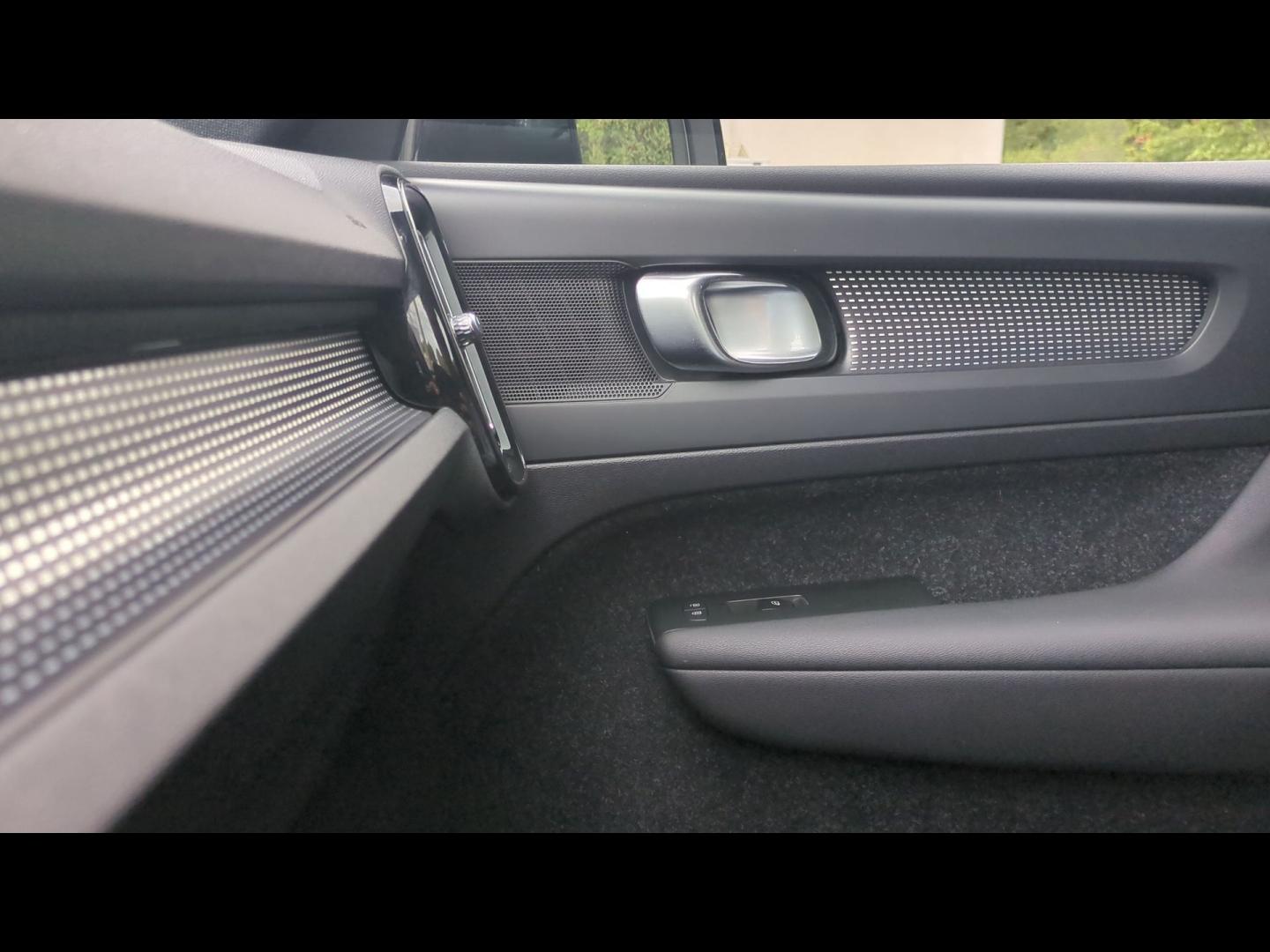 VOLVO XC40 T5 Twin Engine 180 + 82ch R-Design DCT 7 - Photo 28