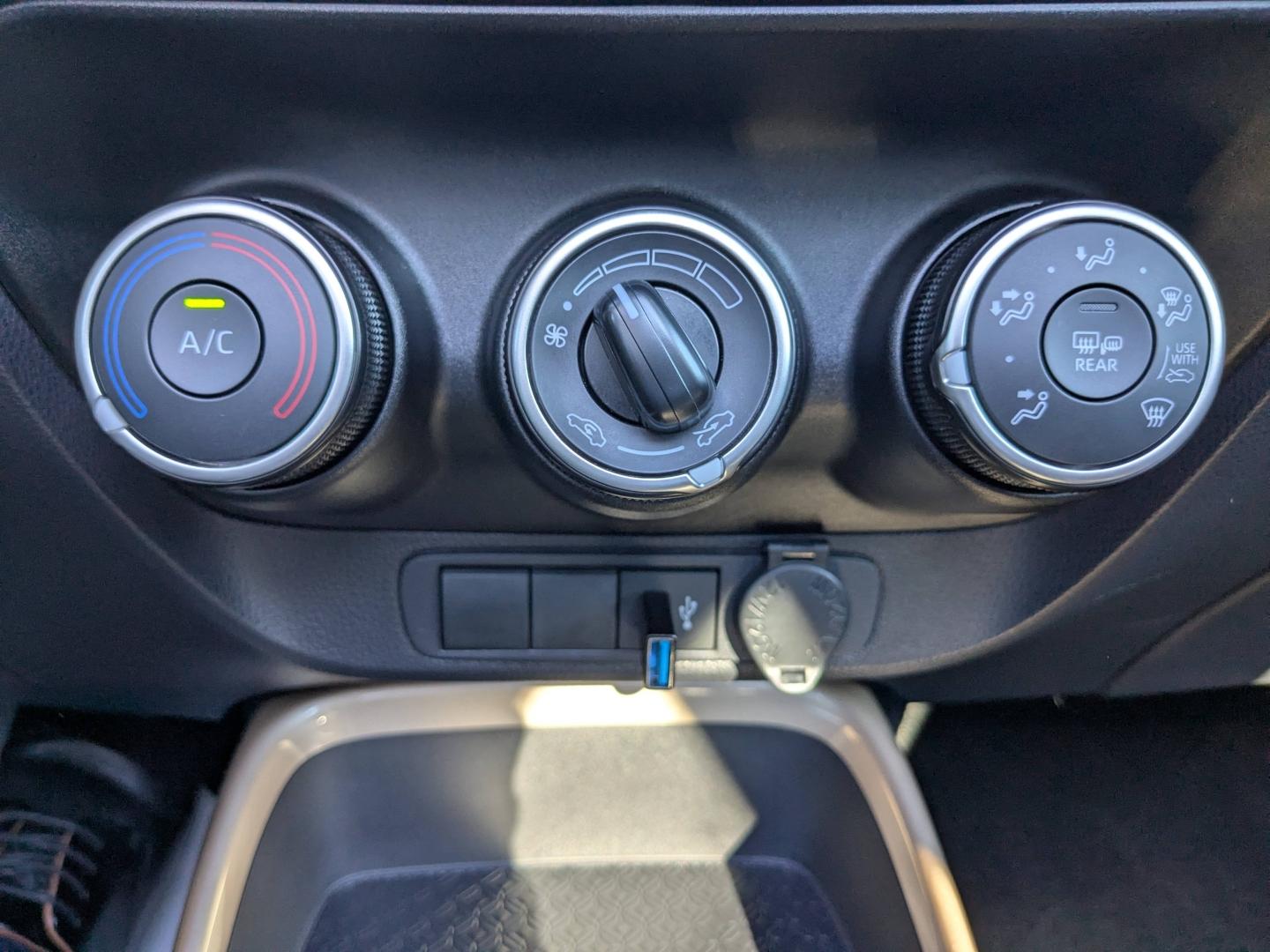 TOYOTA Aygo X 1.0 VVT-i 72ch Air Design MY23 - Photo 12