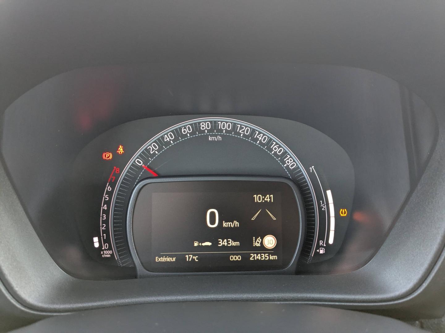 TOYOTA Aygo X 1.0 VVT-i 72ch Air Design MY23 - Photo 18