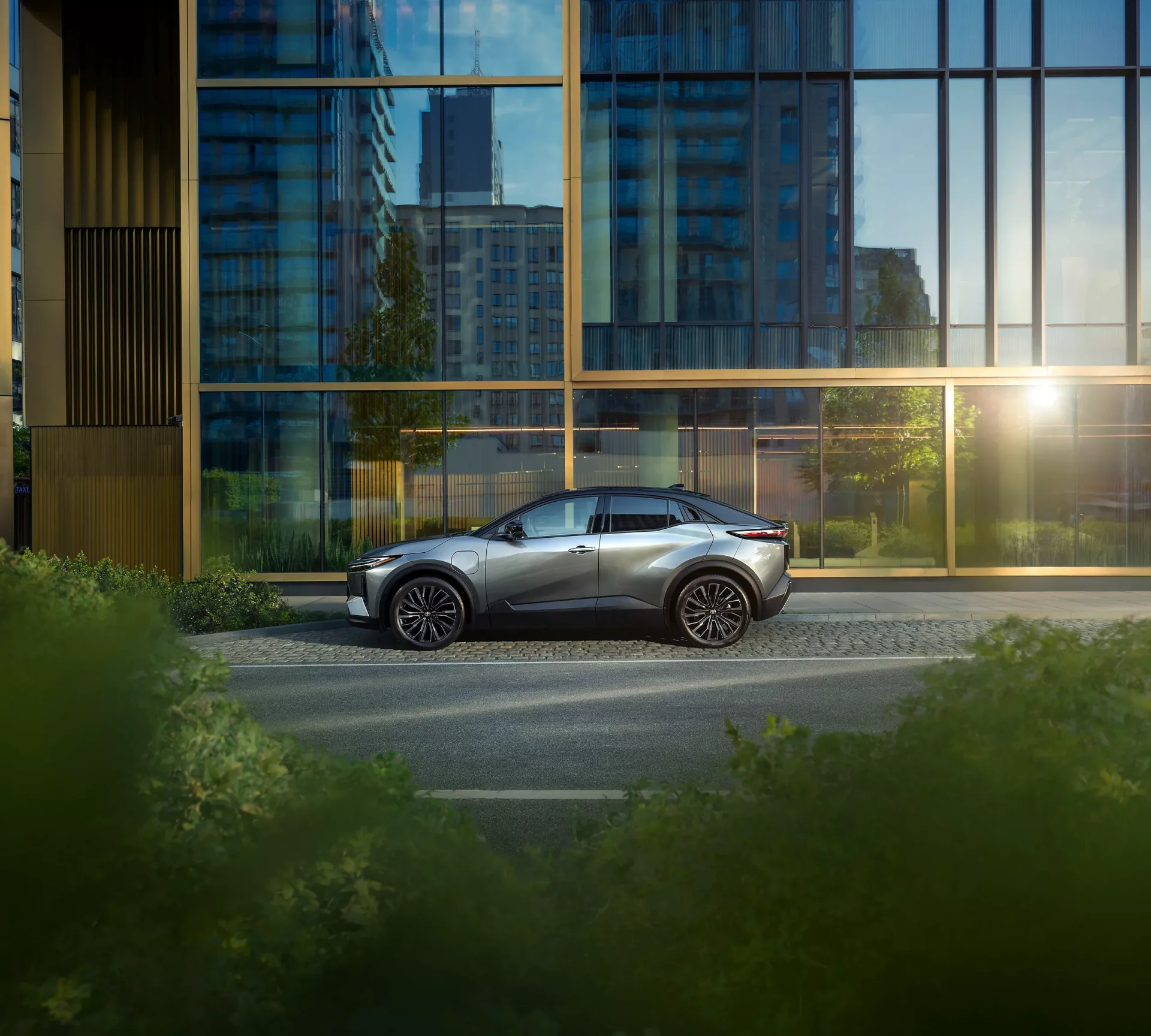 Nouveau Toyota C-HR+ extérieur 4
