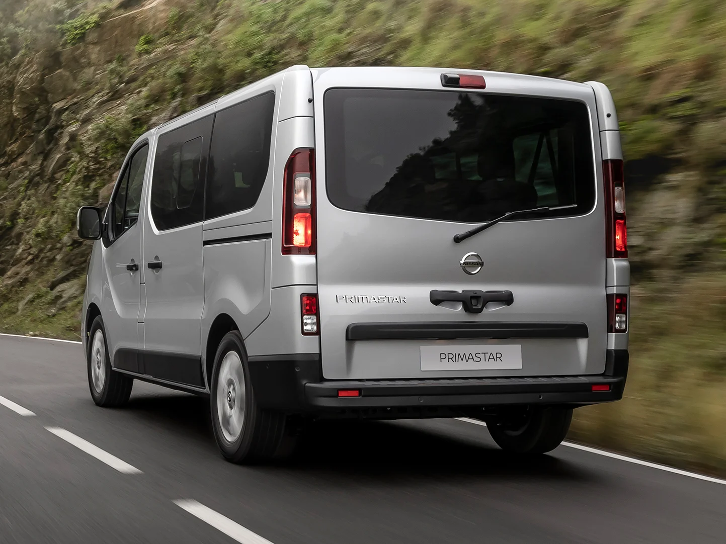Nissan Primastar Combi extérieur 2