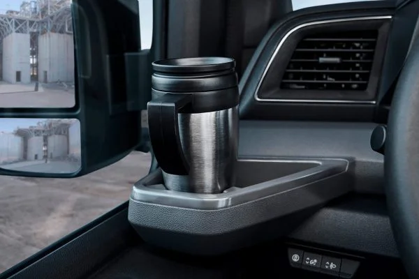 Nissan Interstar intérieur 4