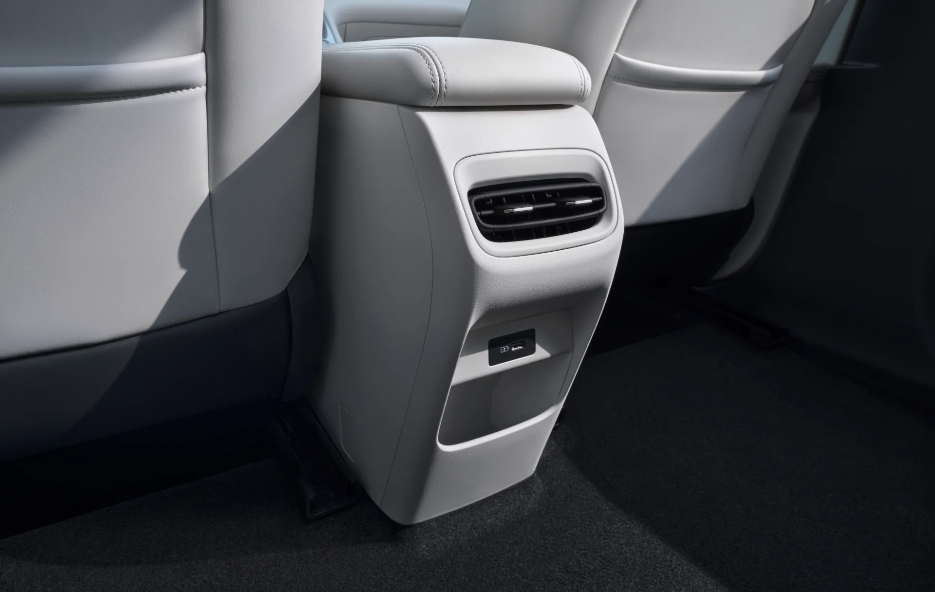 GEELY E2 intérieur