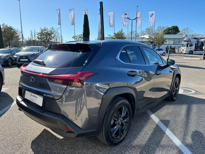 Photo 8 de l’annonce de LEXUS UX d’occasion à vendre à MONTFAVET