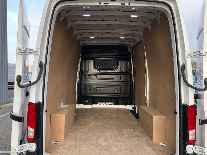 Photo 20 de l’annonce de VOLKSWAGEN Crafter Fg VUL d’occasion à vendre à Fréjus
