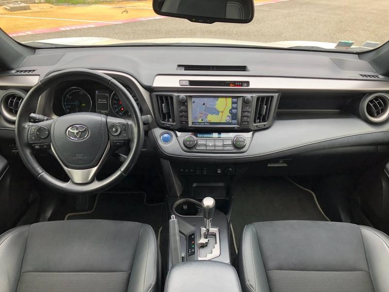 Photo 11 de l’annonce de TOYOTA RAV4 d’occasion à vendre à Fréjus