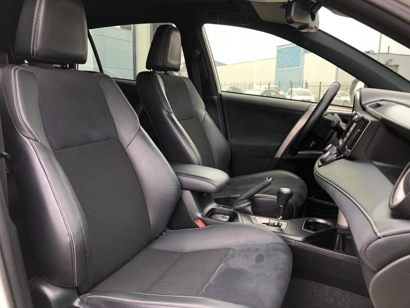 Photo 12 de l’annonce de TOYOTA RAV4 d’occasion à vendre à Fréjus