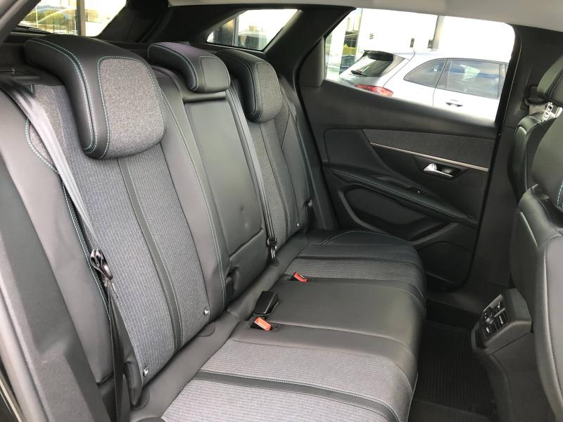 Photo 13 de l’annonce de PEUGEOT 3008 d’occasion à vendre à Fréjus