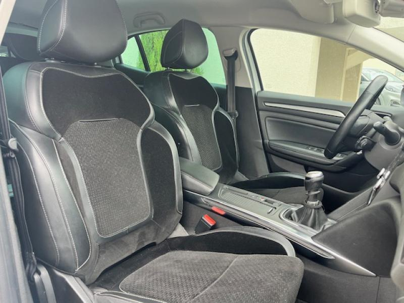 Photo 17 de l’annonce de RENAULT Megane d’occasion à vendre à Fréjus