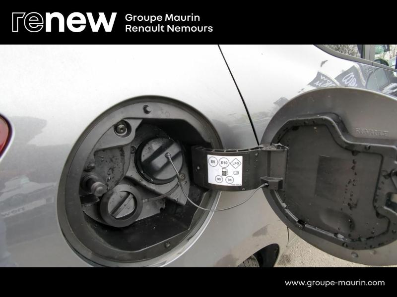 Photo 18 de l’annonce de RENAULT Clio d’occasion à vendre à SAINT PIERRE LES NEMOURS