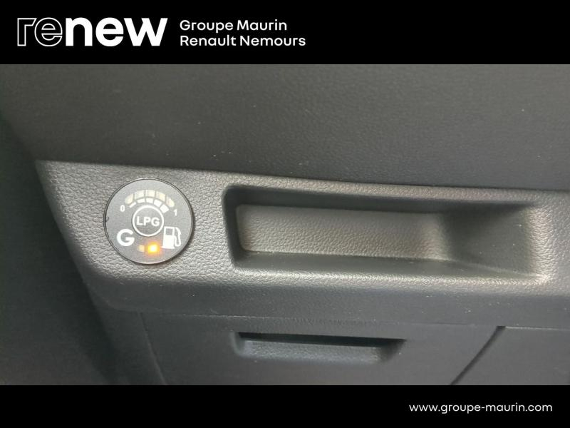 Photo 20 de l’annonce de RENAULT Clio d’occasion à vendre à SAINT PIERRE LES NEMOURS