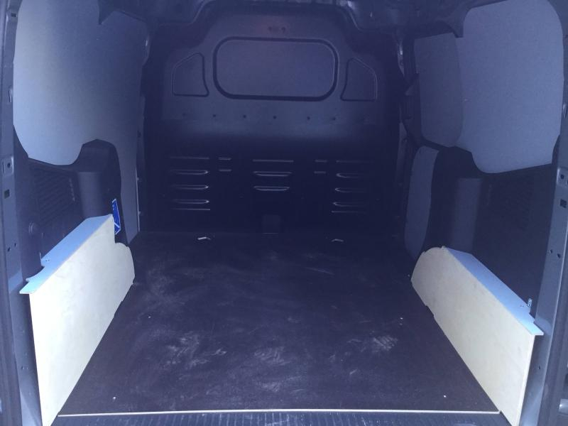 Photo 13 de l’annonce de FORD Transit Courier VUL d’occasion à vendre à AVIGNON