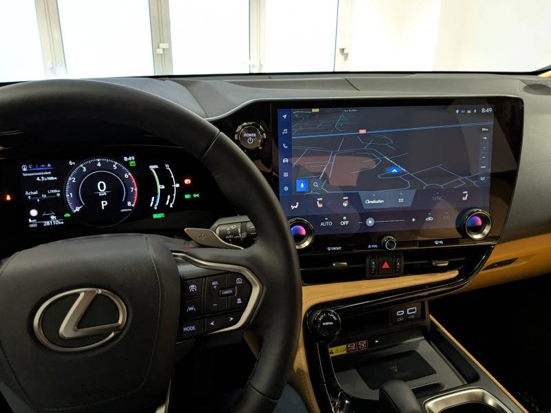 Photo 5 de l’annonce de LEXUS NX d’occasion à vendre à AUBIÈRE