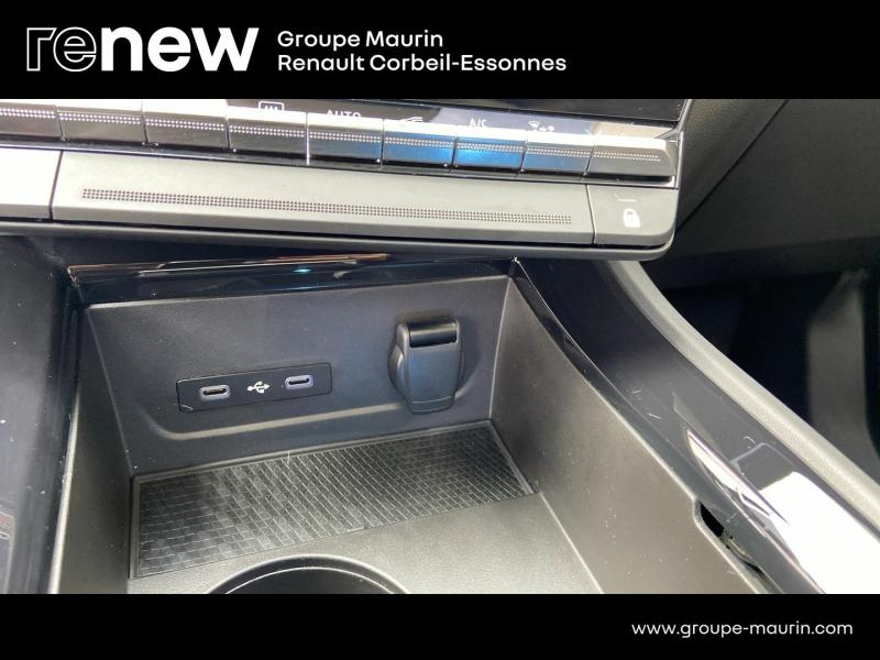 Photo 17 de l’annonce de RENAULT  d’occasion à vendre à CORBEIL-ESSONNES