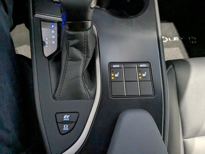 Photo 7 de l’annonce de LEXUS UX d’occasion à vendre à AUBIÈRE