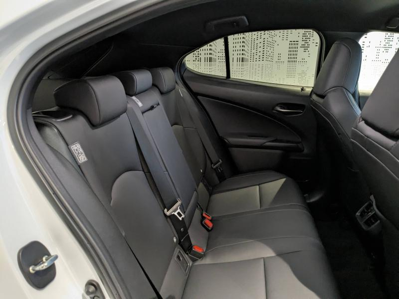 Photo 9 de l’annonce de LEXUS UX d’occasion à vendre à AUBIÈRE