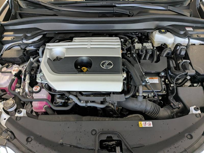 Photo 18 de l’annonce de LEXUS UX d’occasion à vendre à AUBIÈRE