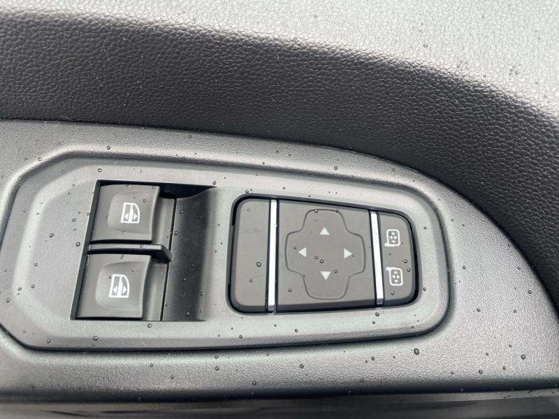 Photo 19 de l’annonce de RENAULT Trafic Fg VUL d’occasion à vendre à CHENNEVIÈRES-SUR-MARNE