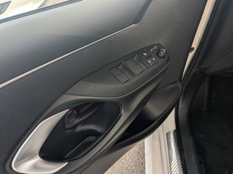 Photo 15 de l’annonce de TOYOTA Yaris d’occasion à vendre à MONTPELLIER